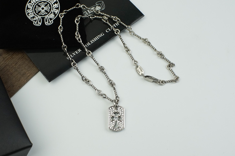 クロムハーツ「Chrome Hearts」ペア ネックレス - フルラウンドダイヤ 透かし彫りスクエアプレート-ISETAN PRESTIGE CURATED