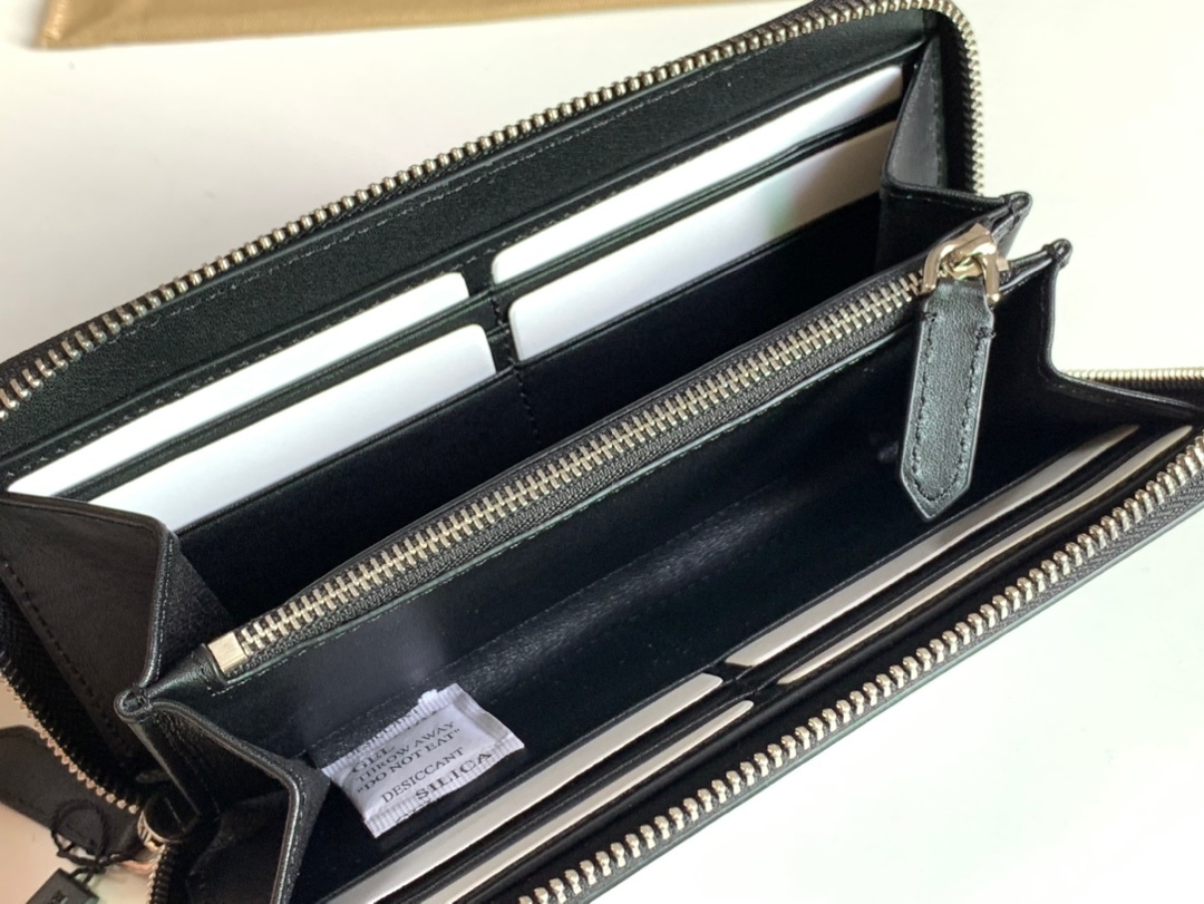 バーバリー「Burberry」ロンドン チェーン ジップ ウォレット