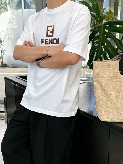 フェンディ「Fendi」ロゴプリントTシャツ / ショートスリーブ クルーネック