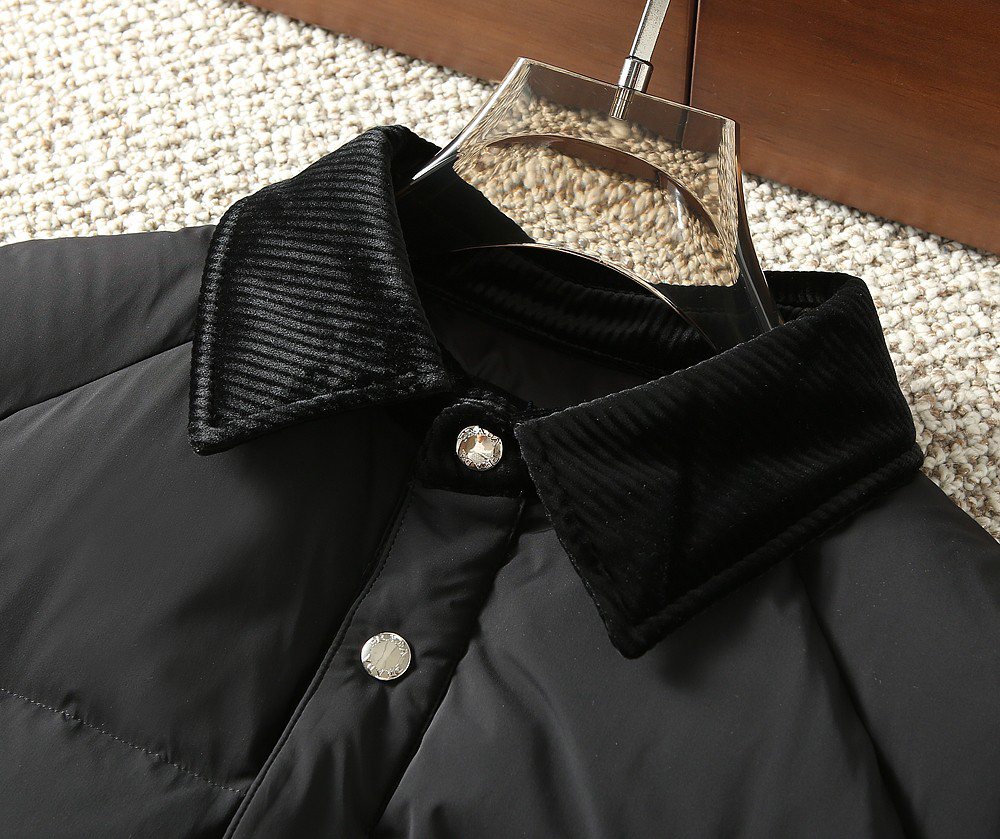 プラダ「Prada」秋冬ダウンジャケット