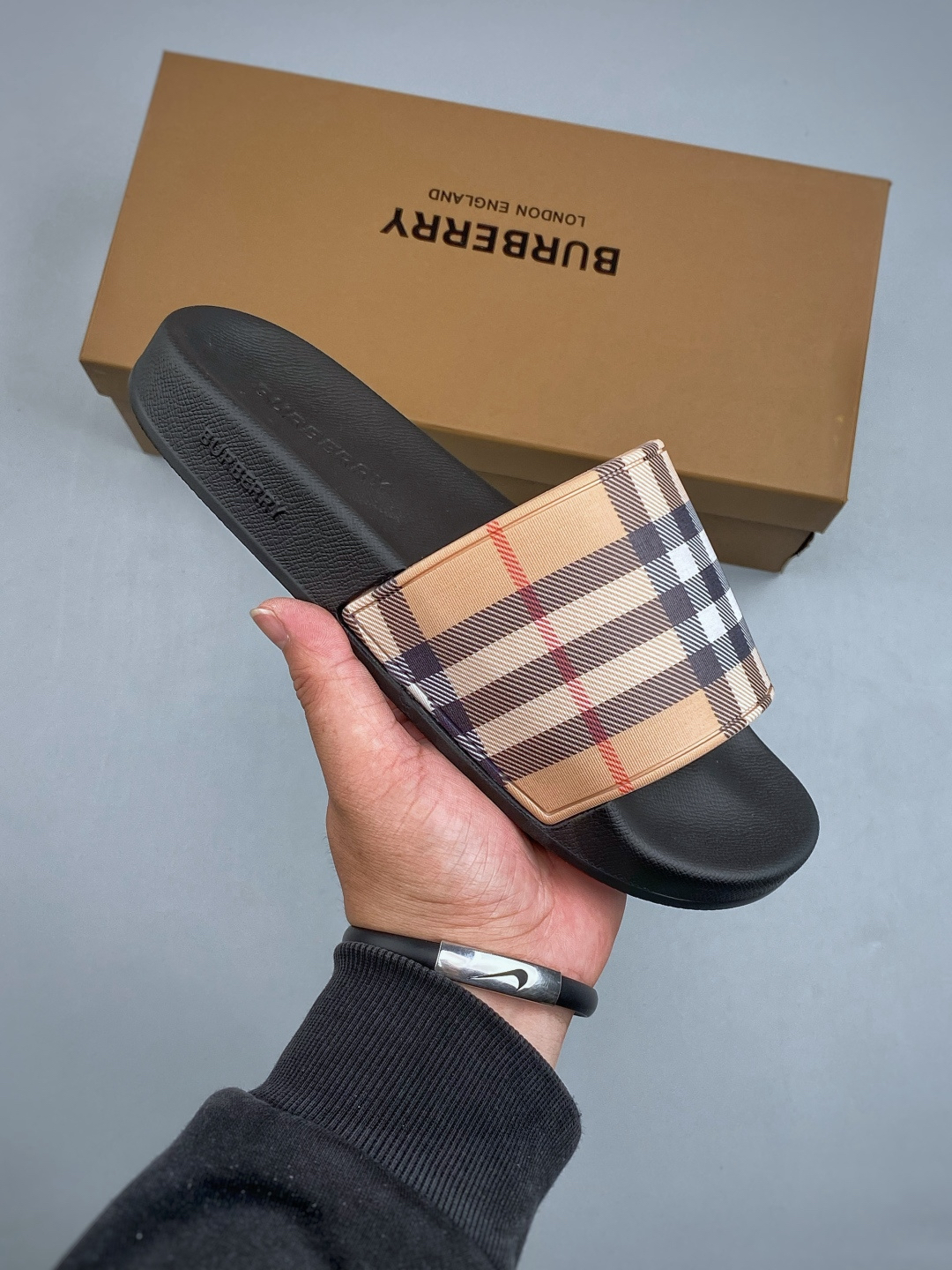 バーバリー「Burberry」バーバリー ヴィンテージ チェック スライドサンダル / ビーチサンダル
