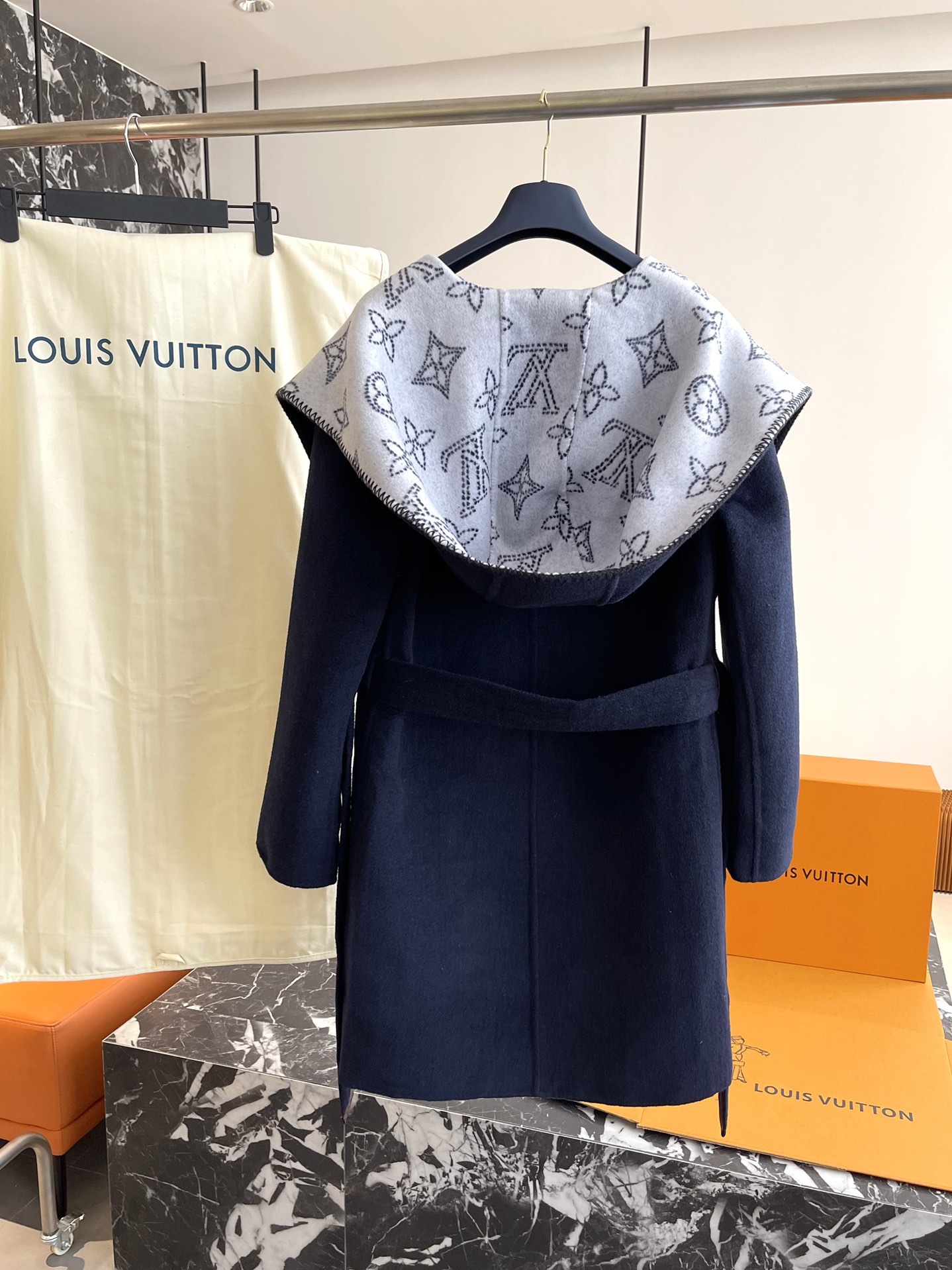 ルイ・ヴィトン「Louis Vuitton」秋冬 レディース ワップルフードロングコート
