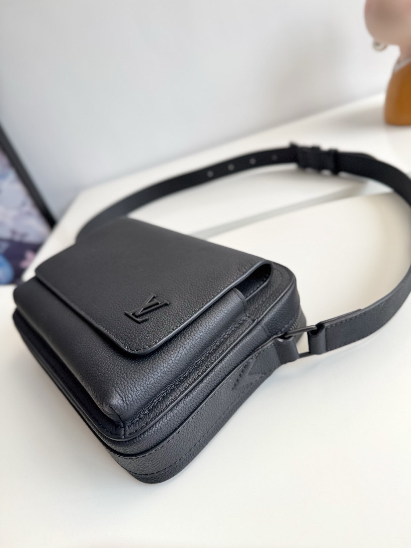 ルイ・ヴィトン「Louis Vuitton」スタイリッシュ メッセンジャーバッグ