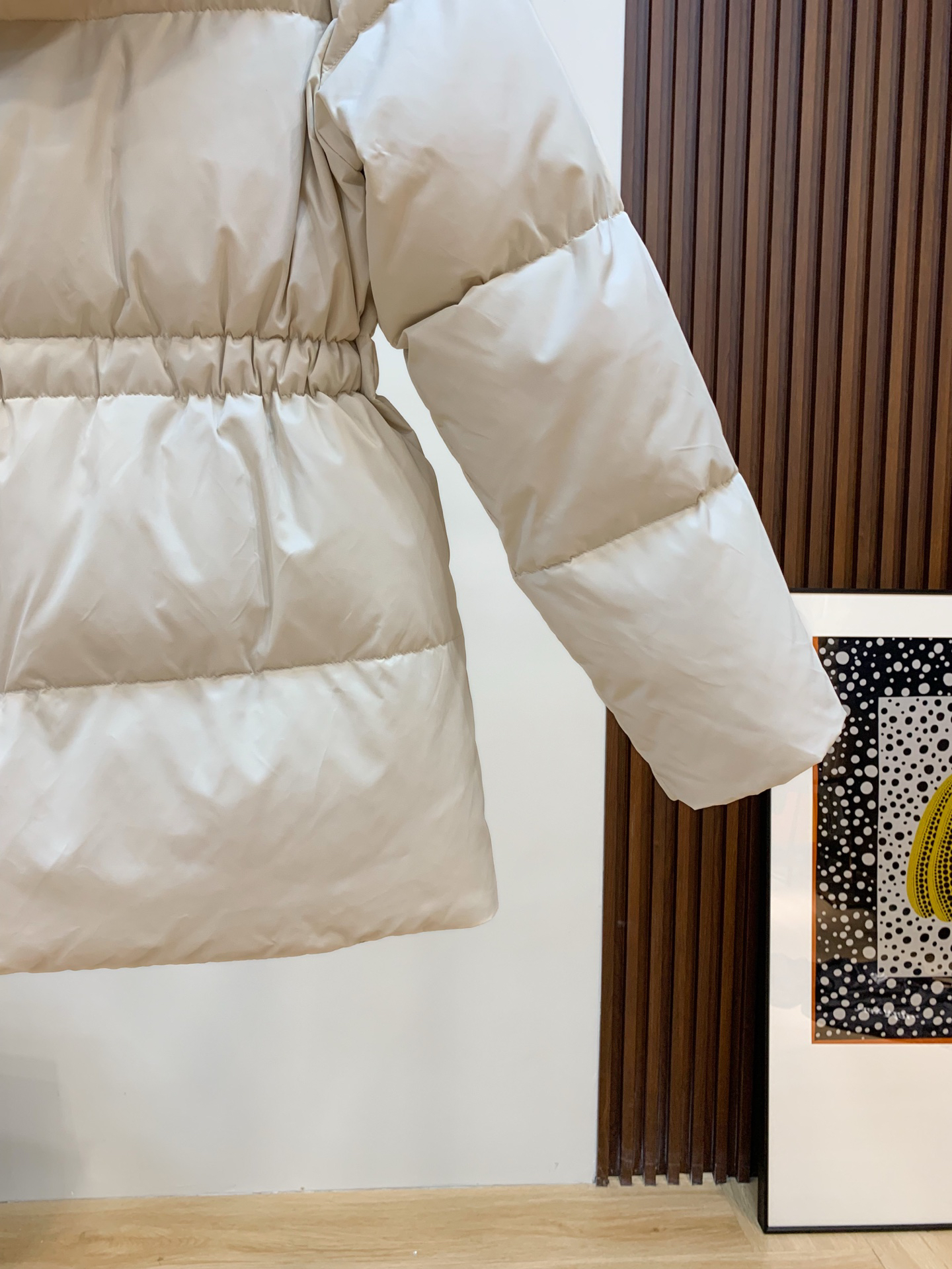 プラダ「Prada」冬の新作 フード付きダウンジャケット