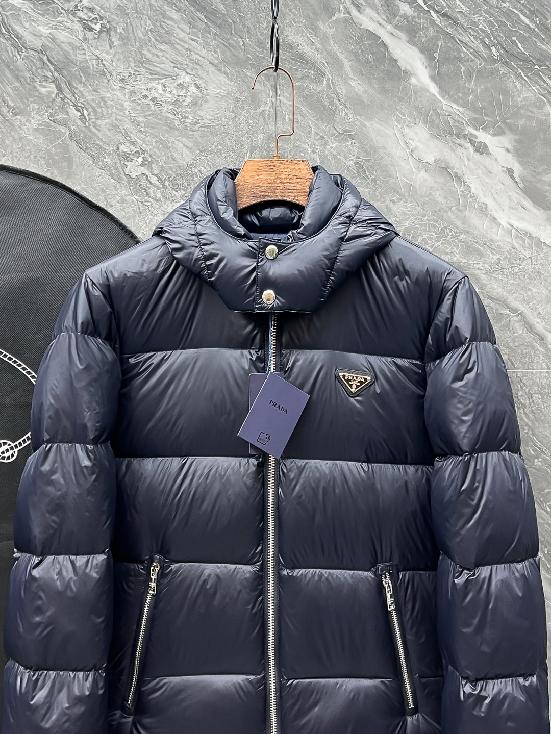 プラダ「Prada」秋冬ダウンジャケット スタンドカラー