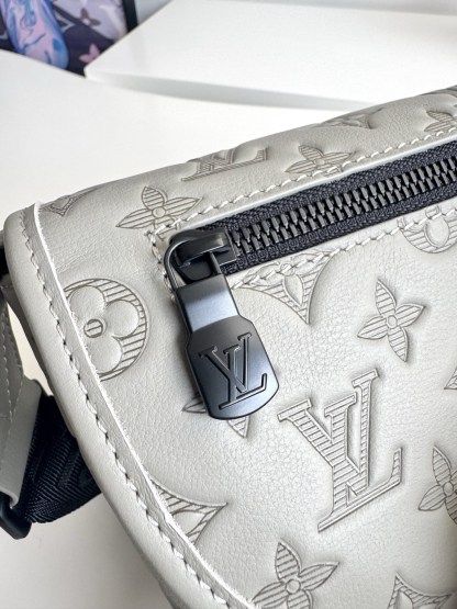 ルイ・ヴィトン「Louis Vuitton」スタイリッシュ メッセンジャーバッグ