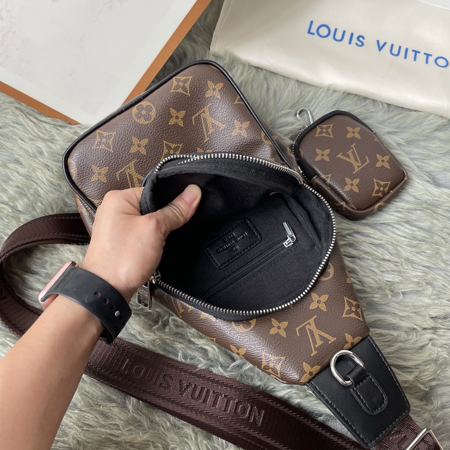 ルイ・ヴィトン「Louis Vuitton」ルイ・ヴィトン メンズ チェストバッグ / クロスボディバッグ