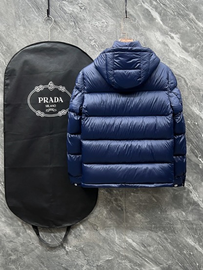 プラダ「Prada」秋冬ダウンジャケット スタンドカラー