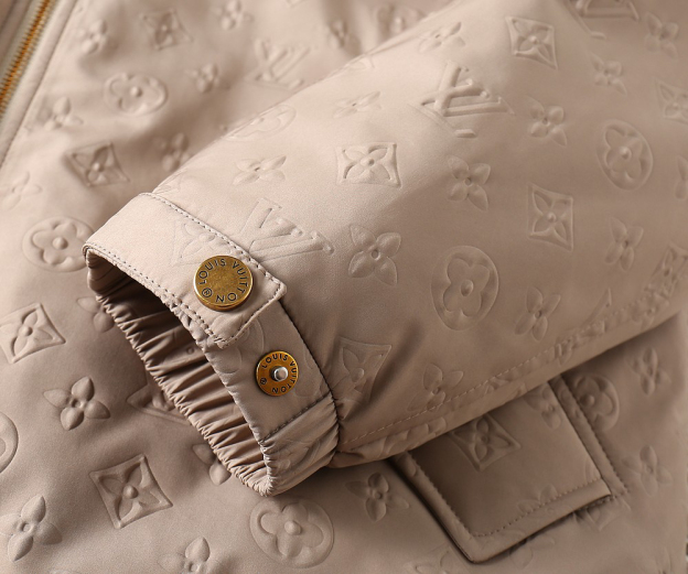 ルイ・ヴィトン「Louis Vuitton」秋冬コレクション ダウンジャケット