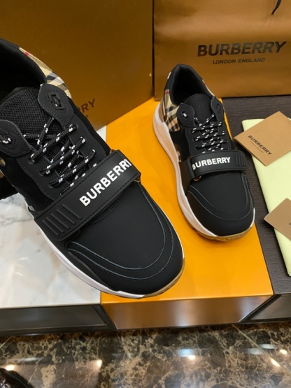 バーバリー「Burberry」バーバリー テラス スニーカー / レザースニーカー