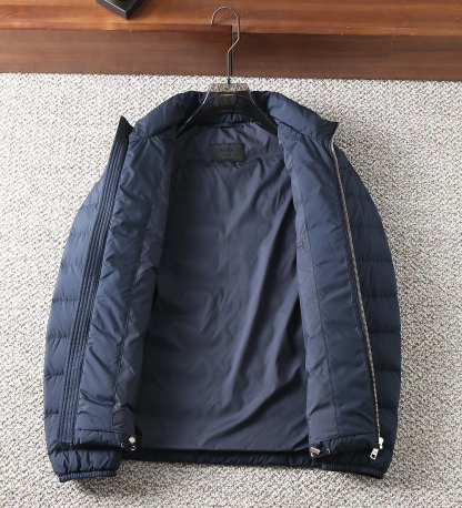 プラダ「Prada」秋冬ダウンジャケット