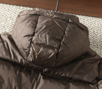 ルイ・ヴィトン「Louis Vuitton」秋冬コレクション ダウンジャケット