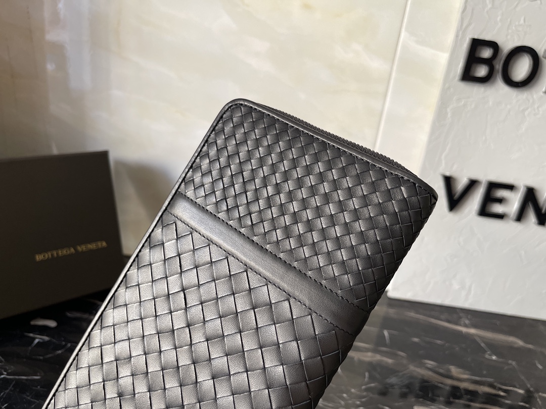 ボッテガ・ヴェネタ「Bottega Veneta」イントレチャート ザッパー ウォレット