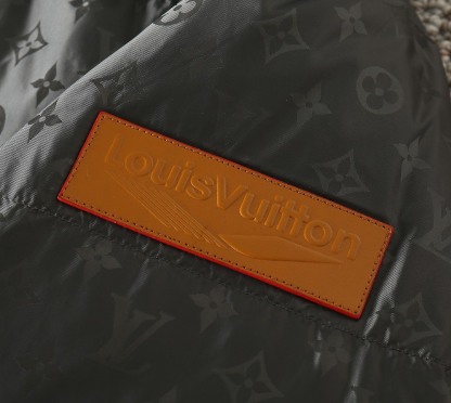 ルイ・ヴィトン「Louis Vuitton」秋冬コレクション ダウンジャケット