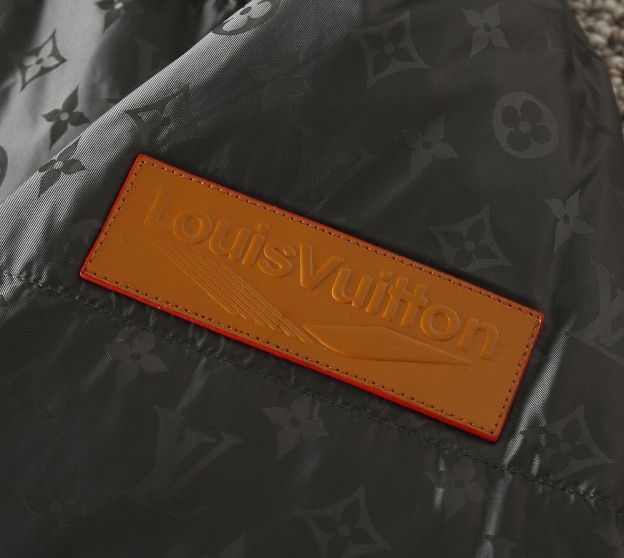 ルイ・ヴィトン「Louis Vuitton」秋冬コレクション ダウンジャケット