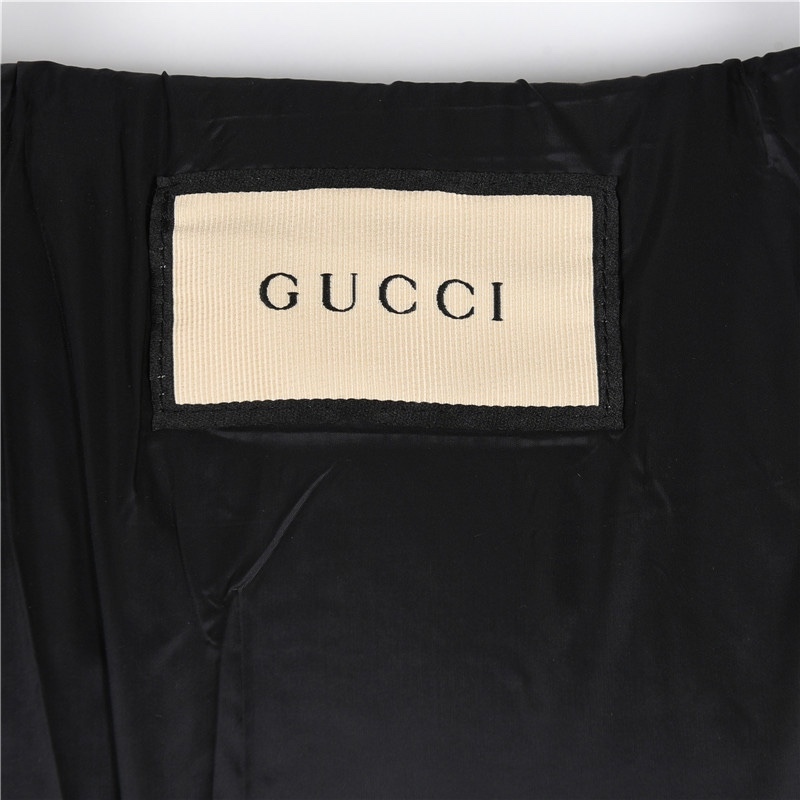 GUCCI / グッチ 24FW の隠し模様のつなぎ合わせジャカード柄のダウンジャケット