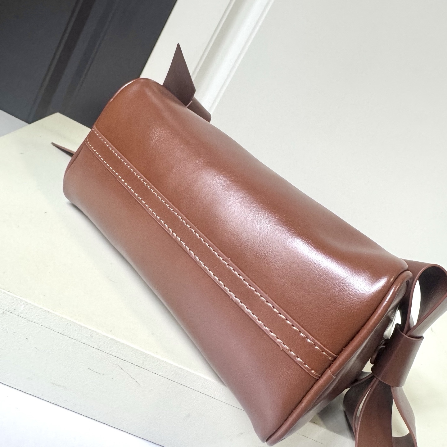 ミュウミュウ「Miu Miu」ミュウミュウ シャイニーレザーポーチ 5NE029 / ハンドバッグ
