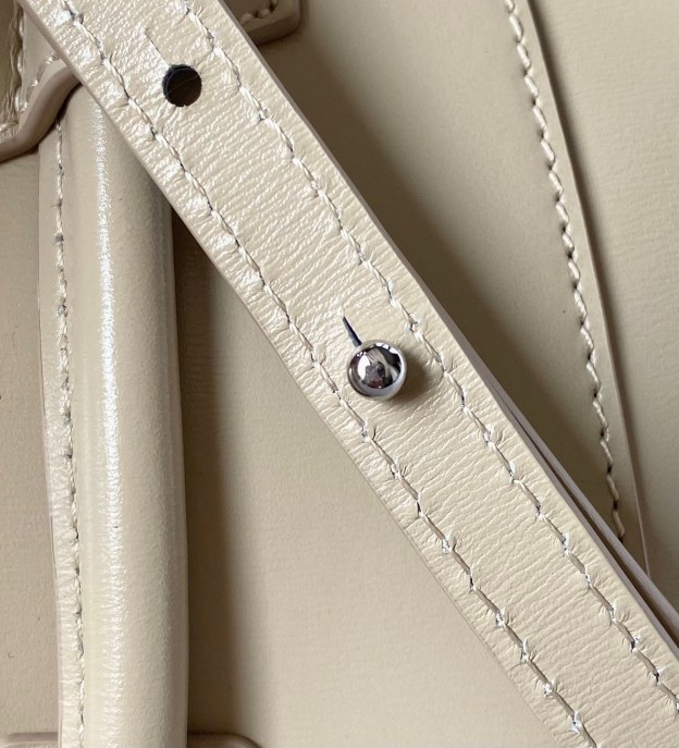 ジバンシィ「Givenchy」スモール アンティゴナ ボックスレザー バッグ