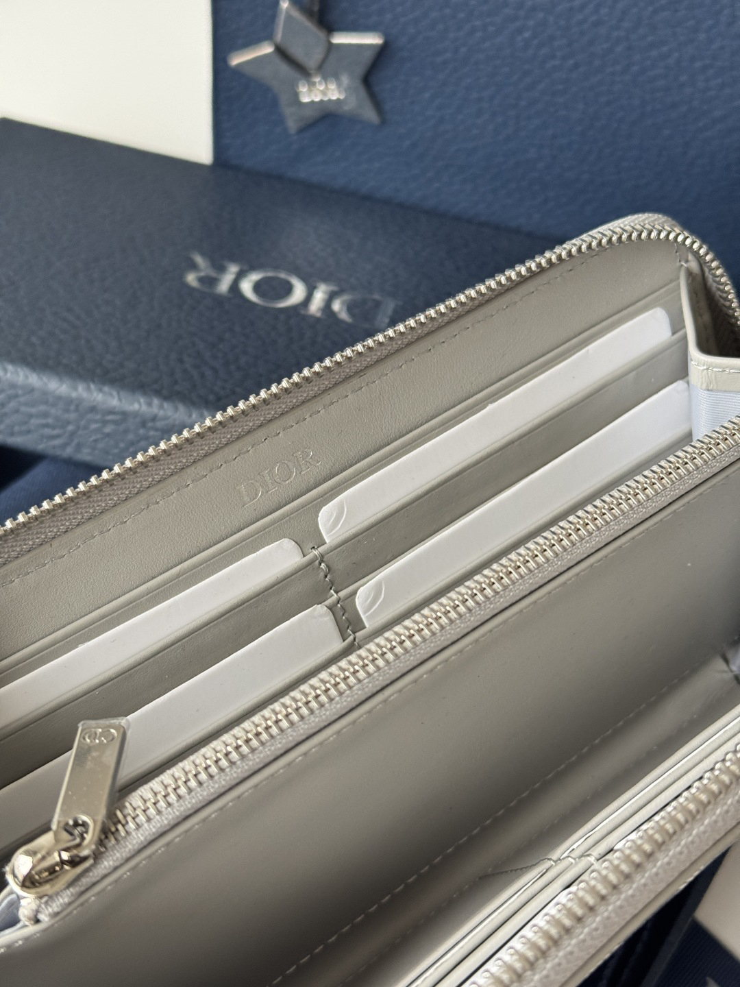 ディオール「Dior」ジップアラウンド ロングウォレット