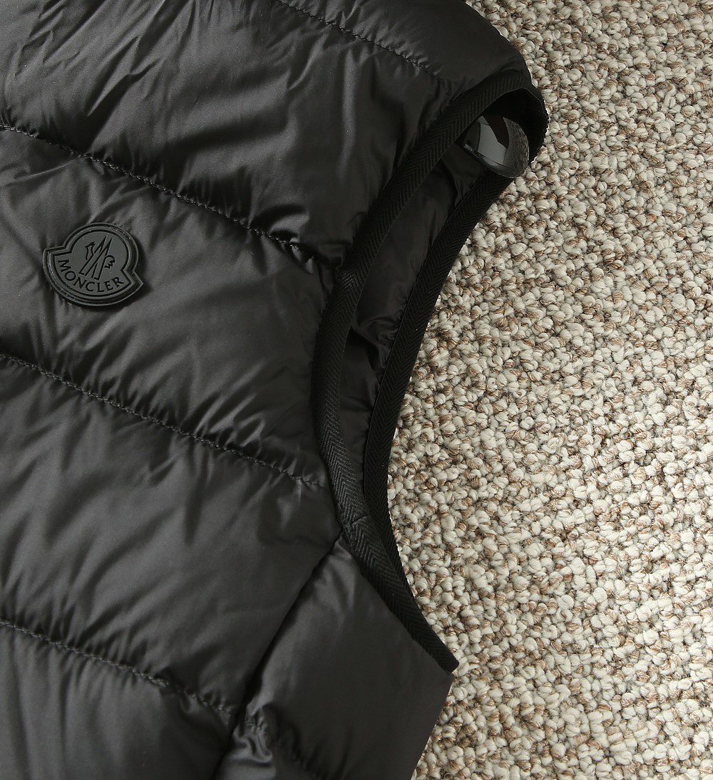 モンクレール「Moncler」秋冬 ダウンベストアウター