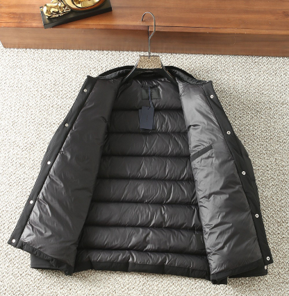 プラダ「Prada」秋冬ダウンジャケット