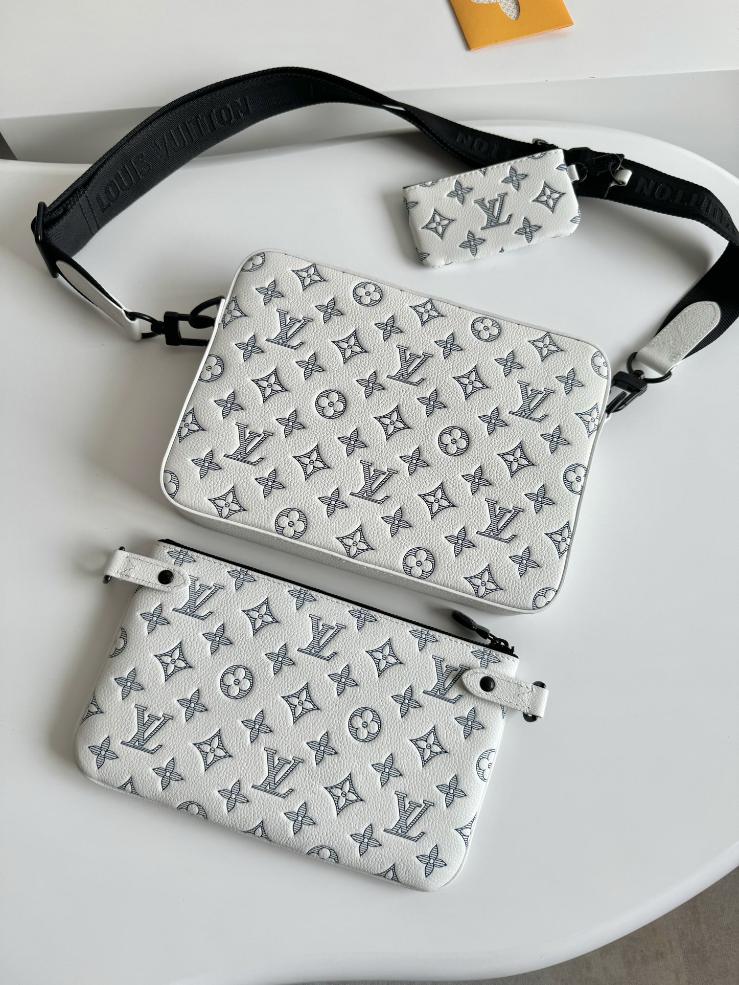 ルイ・ヴィトン「Louis Vuitton」スタイリッシュ メッセンジャーバッグ