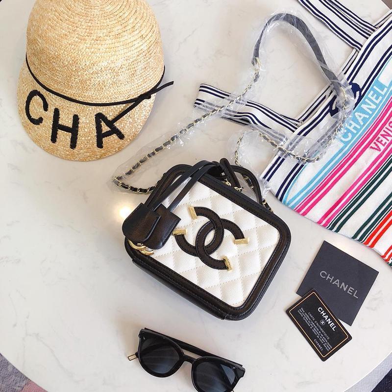 シャネル「Chanel」「シャネル」 チェーン クラッチ 3色