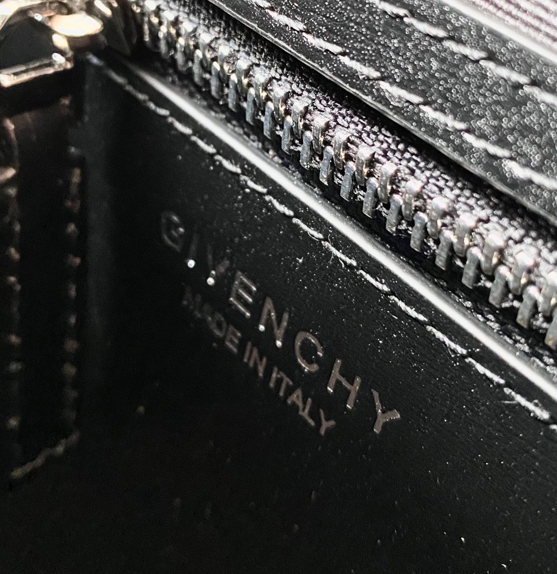 ジバンシィ「Givenchy」スモール アンティゴナ ボックスレザー バッグ