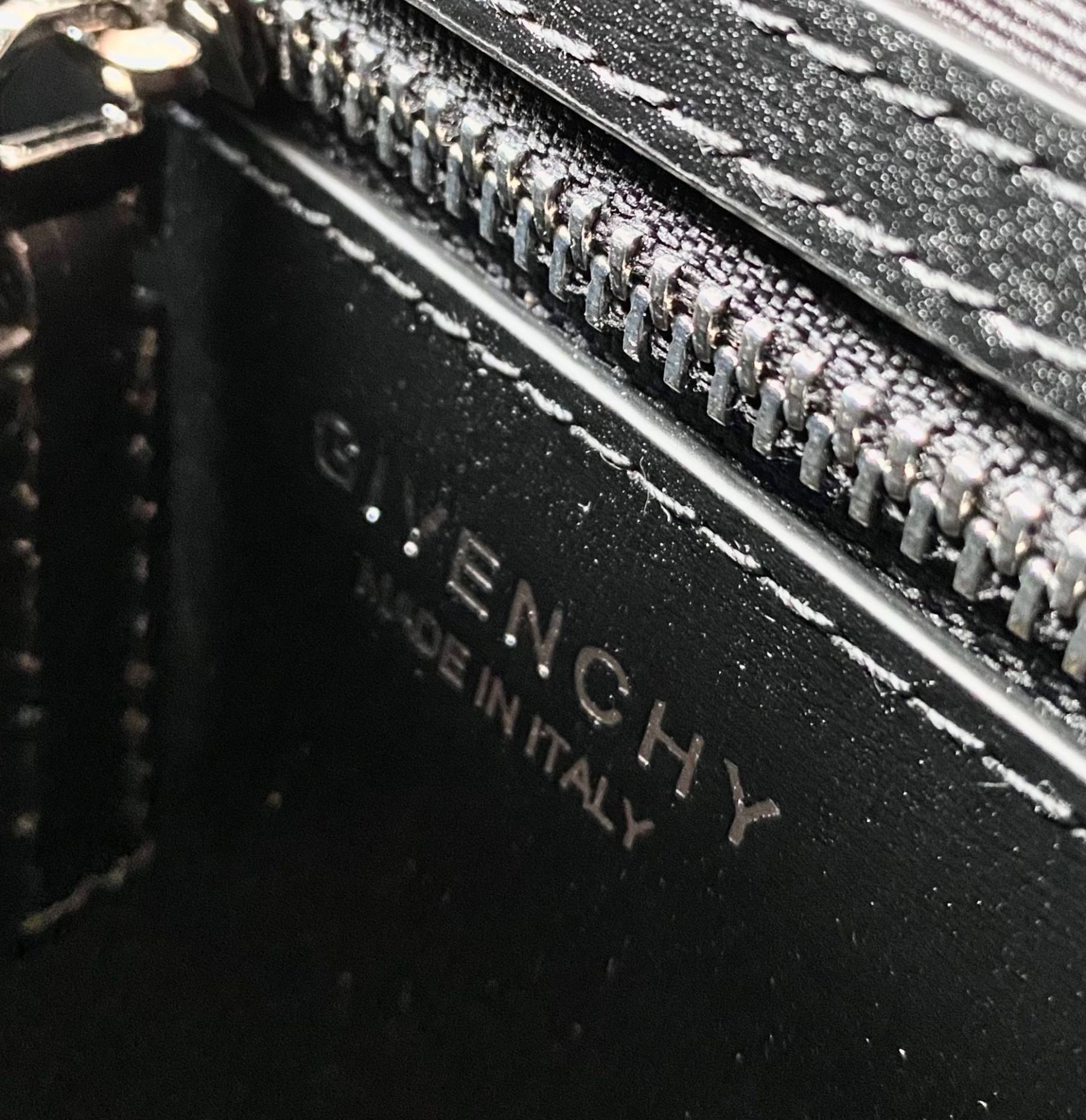 ジバンシィ「Givenchy」スモール アンティゴナ ボックスレザー バッグ