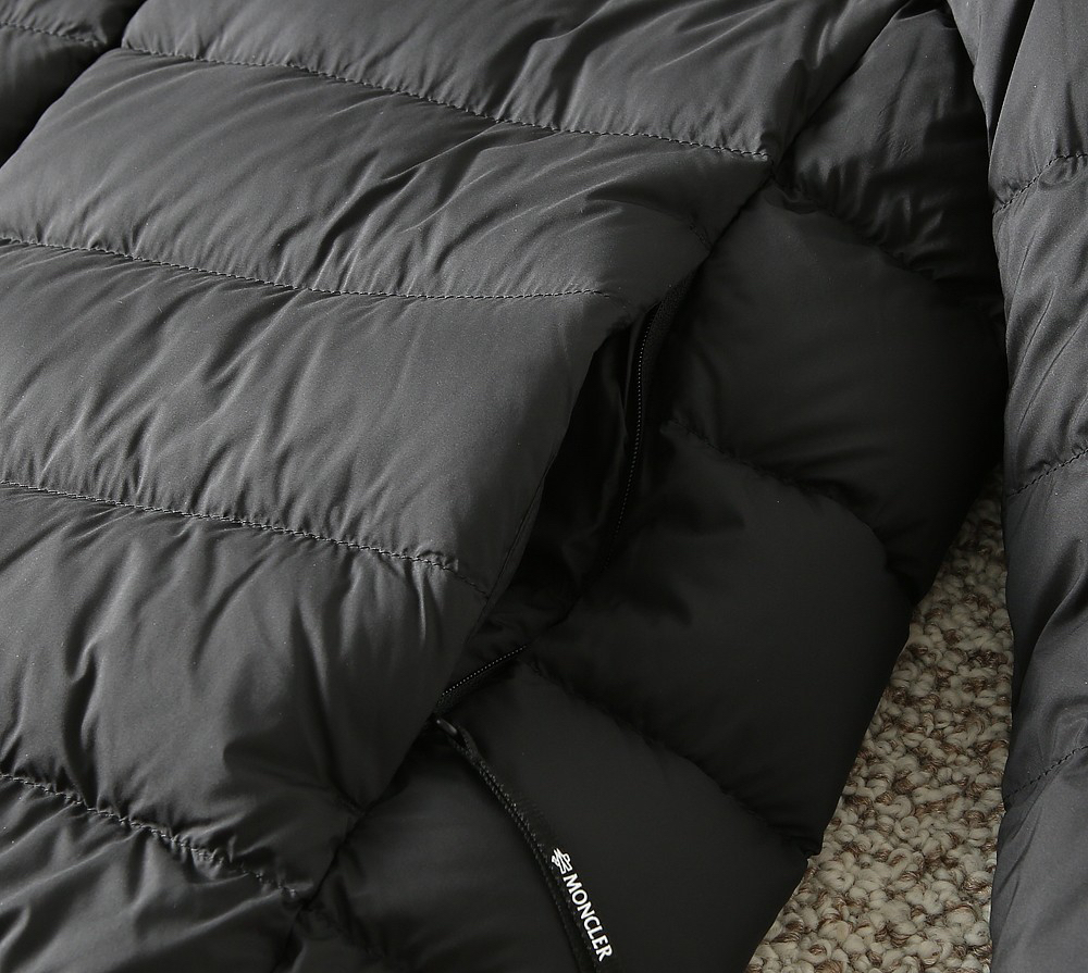 モンクレール「Moncler」秋冬 ニット調ダウンジャケット