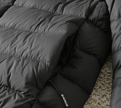 モンクレール「Moncler」秋冬 ニット調ダウンジャケット