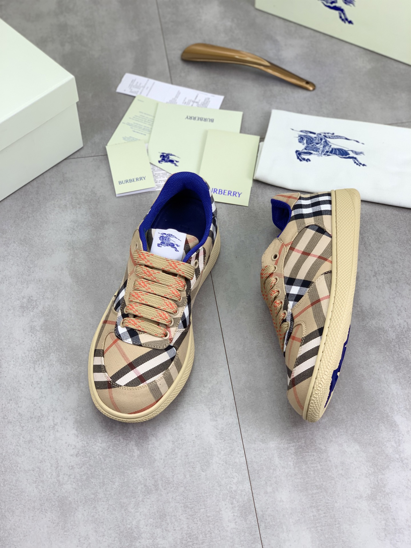 バーバリー「Burberry」バーバリー テラス スニーカー / レザースニーカー