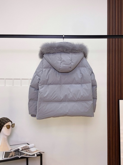 プラダ「Prada」秋冬フード付きダウンジャケット