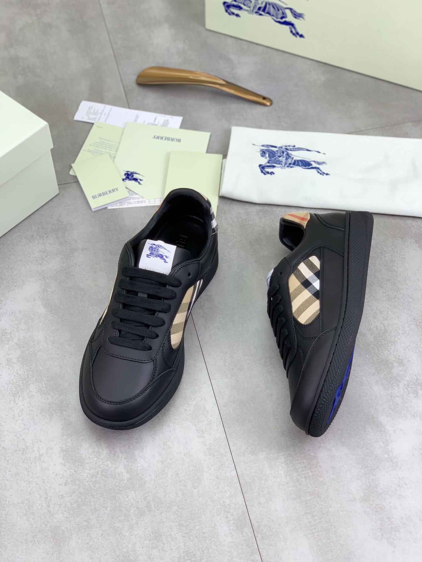 バーバリー「Burberry」バーバリー テラス スニーカー / レザースニーカー