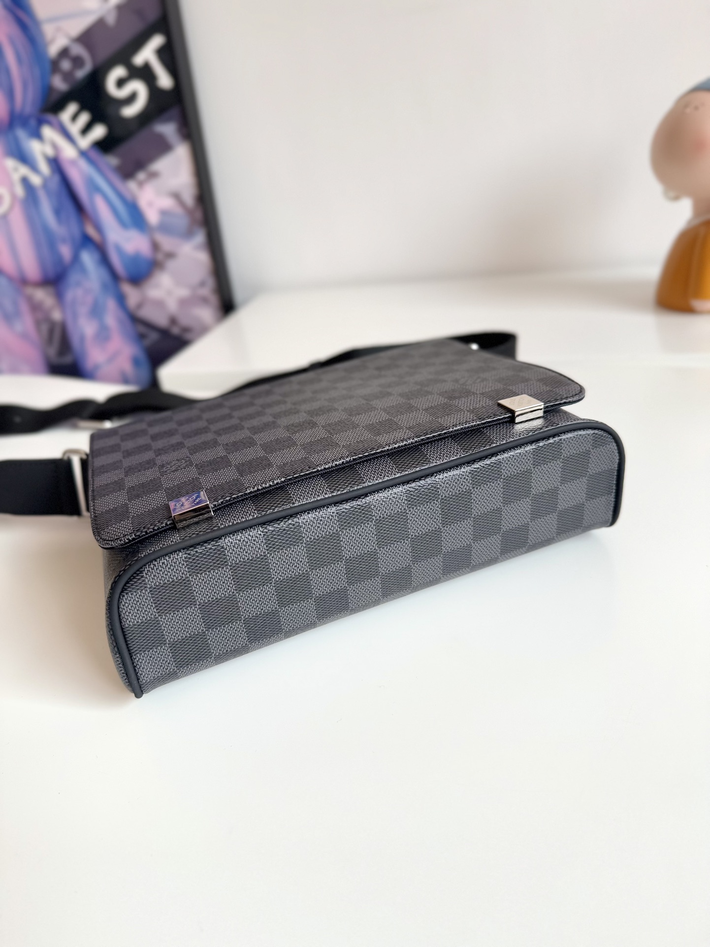 ルイ・ヴィトン「Louis Vuitton」ディストリクト メッセンジャーバッグ