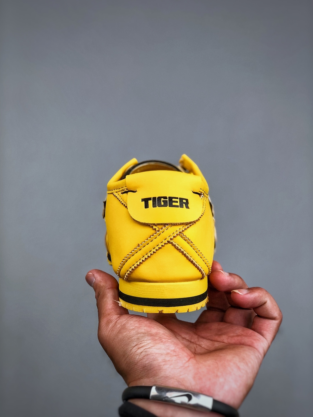 オニツカタイガー「Onitsuka Tiger」MEXICO 66 スリッポン スニーカー