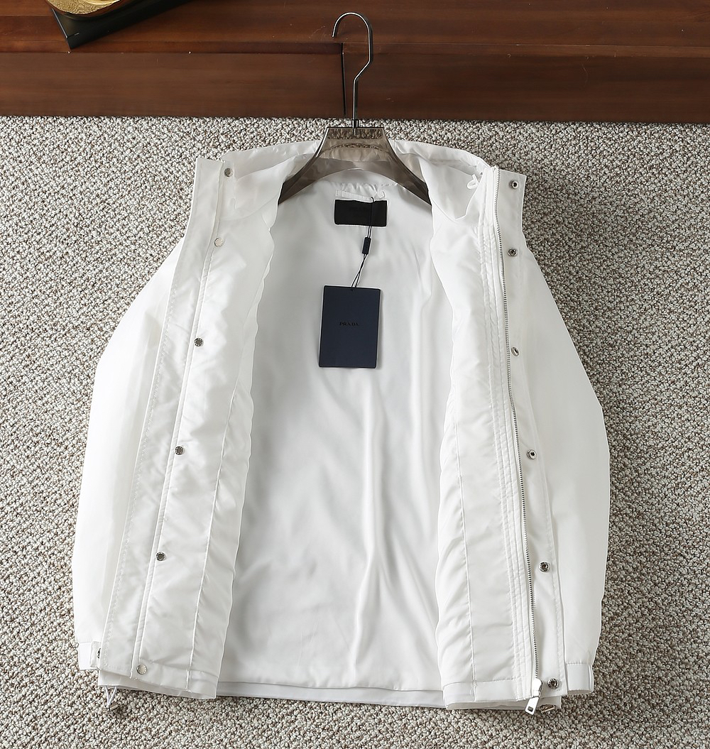 プラダ「Prada」秋冬 フード付きアウター