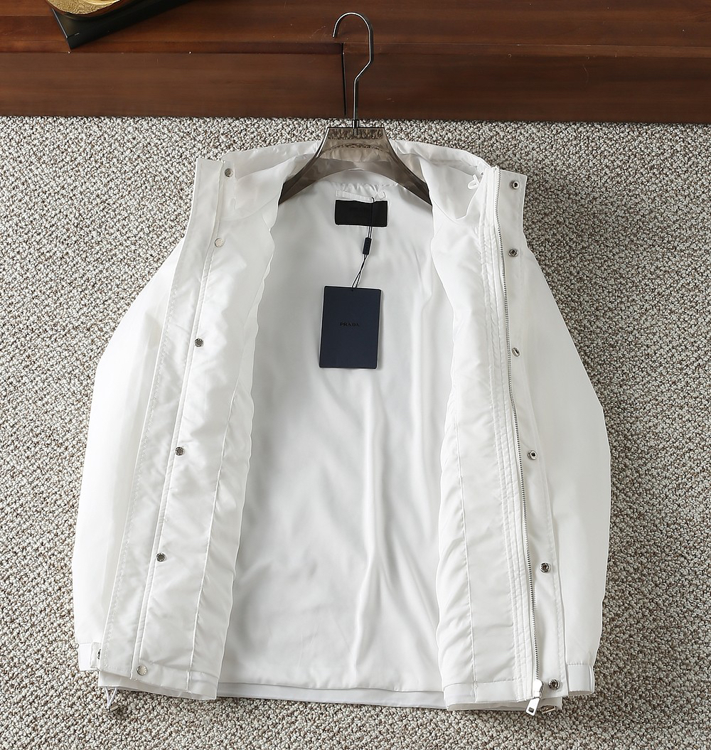 プラダ「Prada」秋冬 フード付きアウター