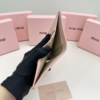 ミュウミュウ「Miu Miu」ミュウミュウ カーフスキン マルチウォレット 5236 / 二つ折り財布