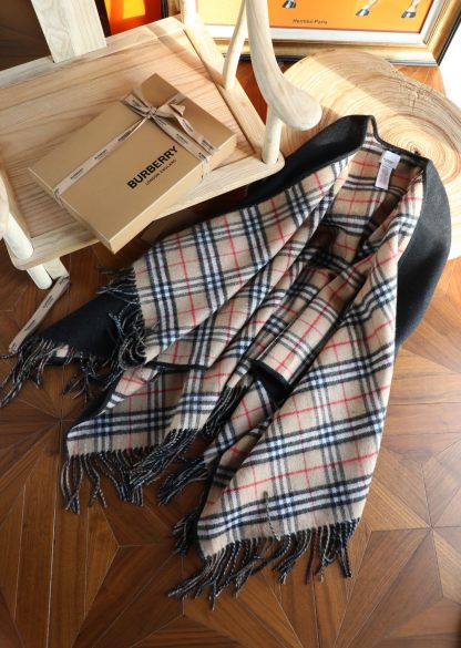 バーバリー「Burberry」リバーシブル チェック ウール ケープ