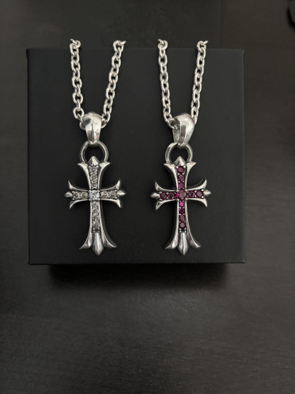 クロムハーツ「Chrome Hearts」のクラシックネックレス - 日常に上品なアクセントを添えるユニセックスモデル