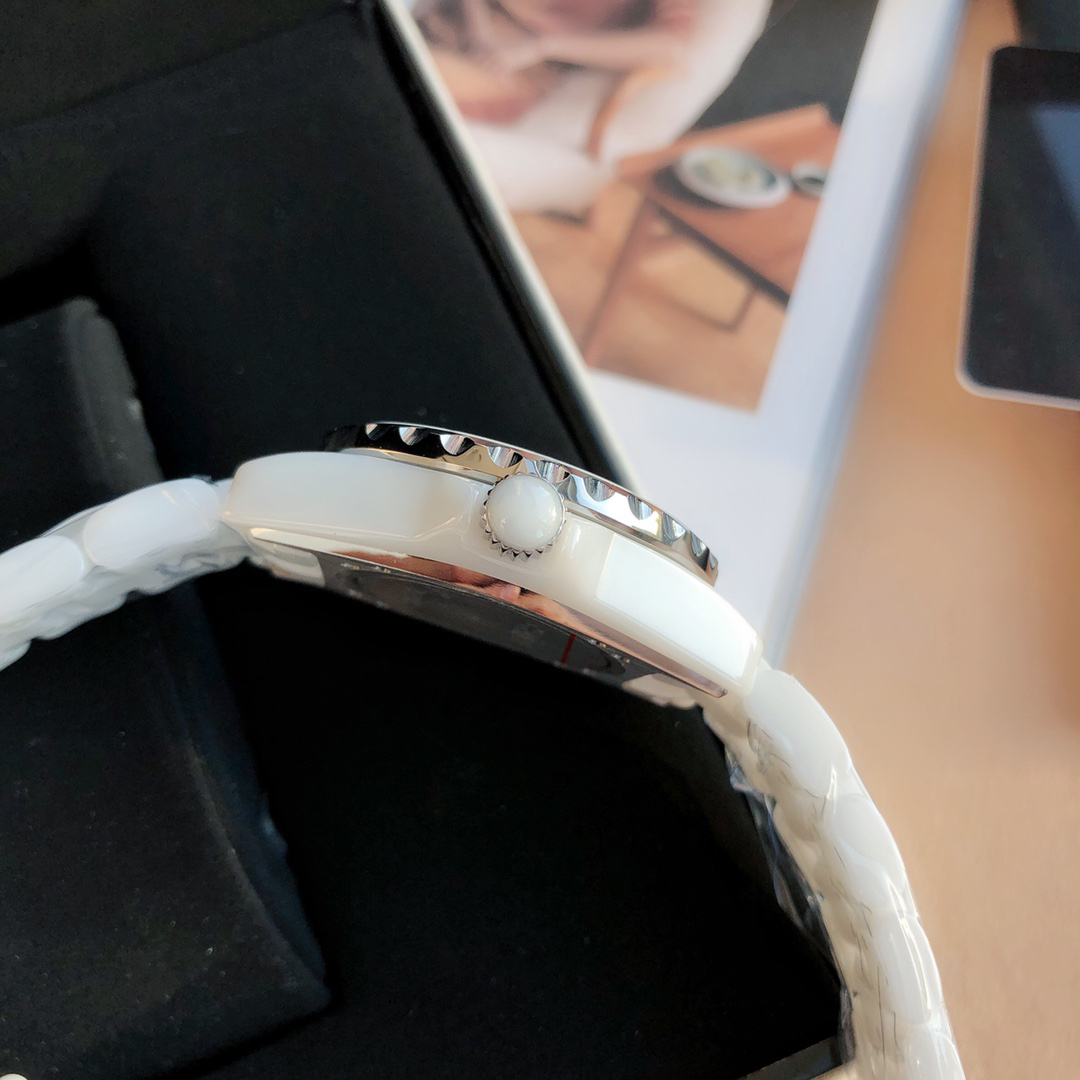 シャネル「Chanel」J12 キャリバー 33MM
