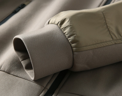 プラダ「Prada」秋冬 フード付きアウター