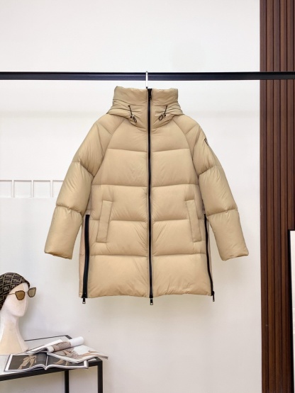 プラダ「Prada」秋冬フード付きダウンジャケット