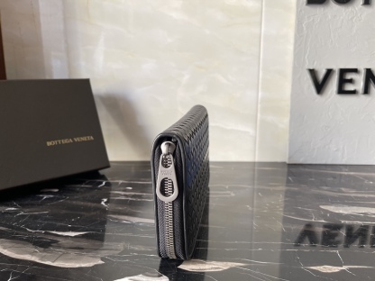 ボッテガ・ヴェネタ「Bottega Veneta」イントレチャート ザッパー ウォレット