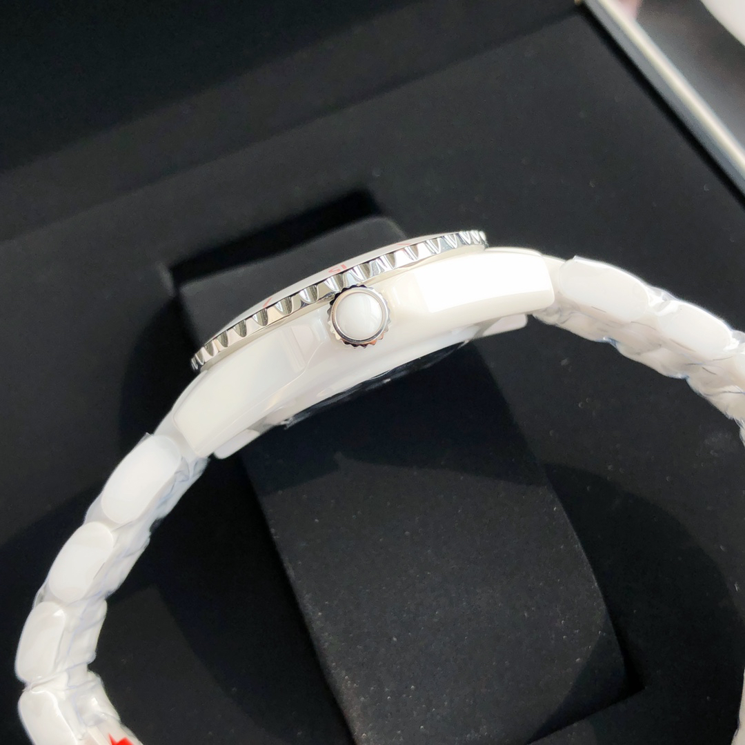 シャネル「Chanel」J12 キャリバー 33MM