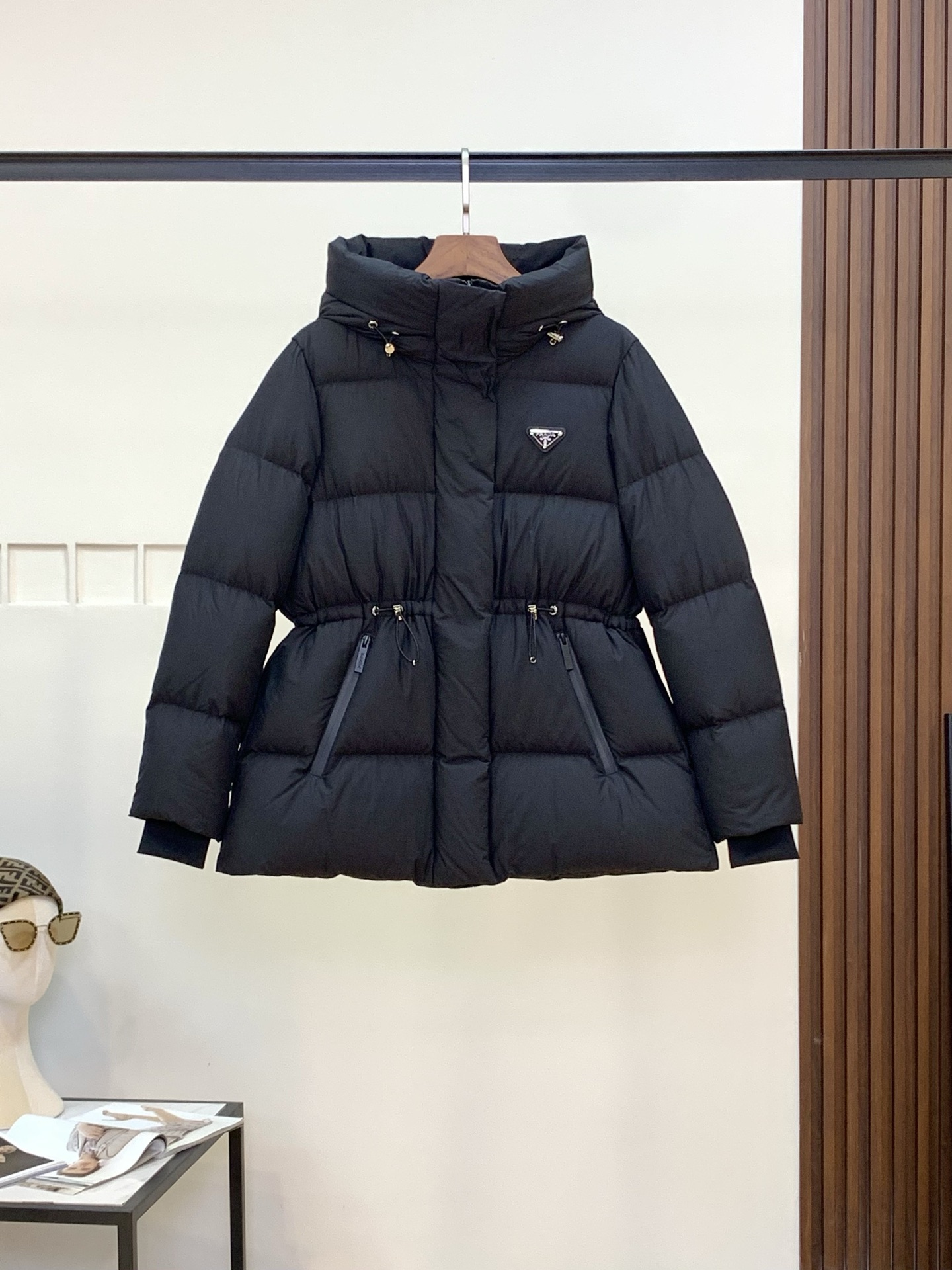 プラダ「Prada」秋冬フード付きダウンジャケット
