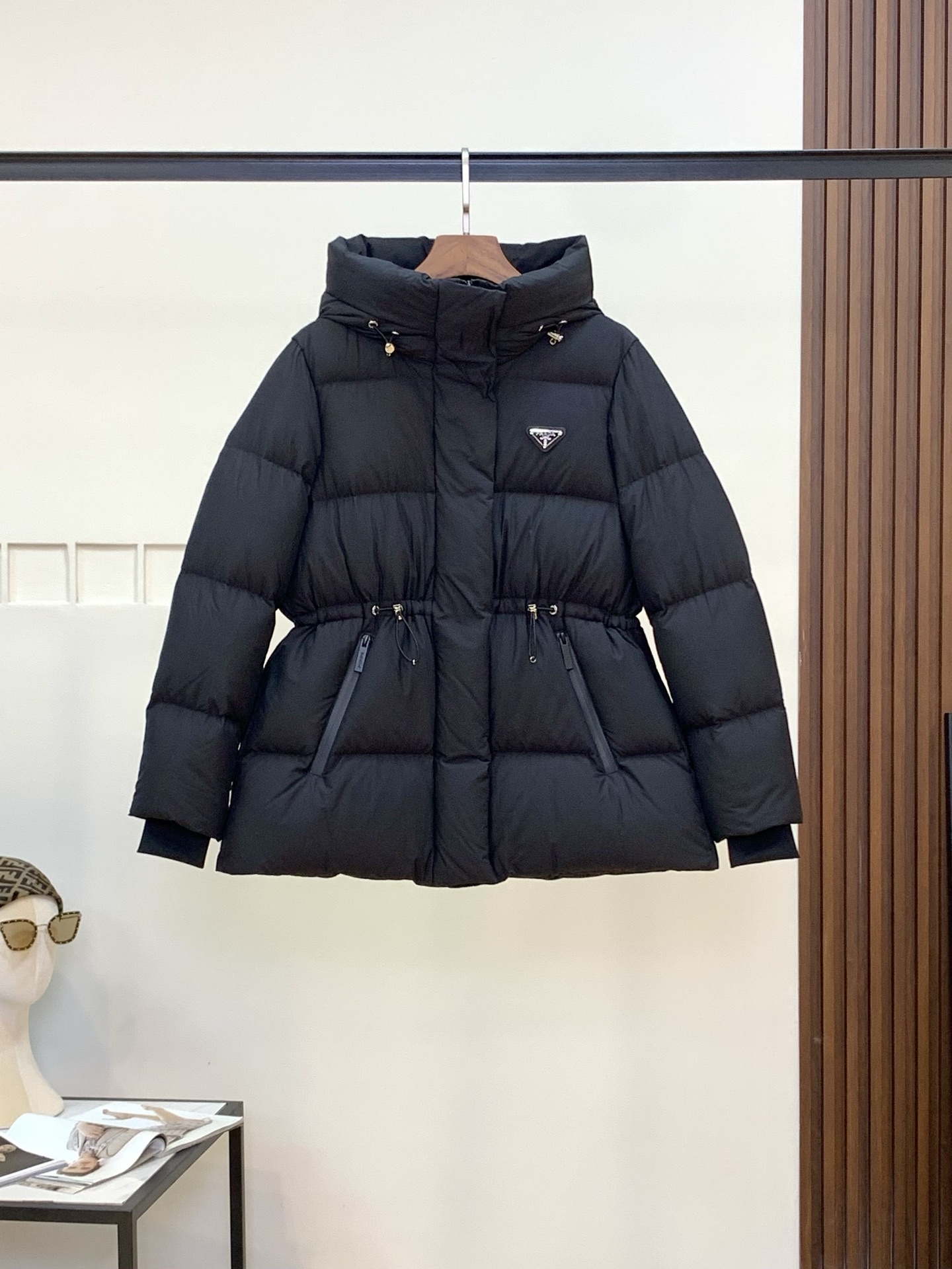 プラダ「Prada」秋冬フード付きダウンジャケット