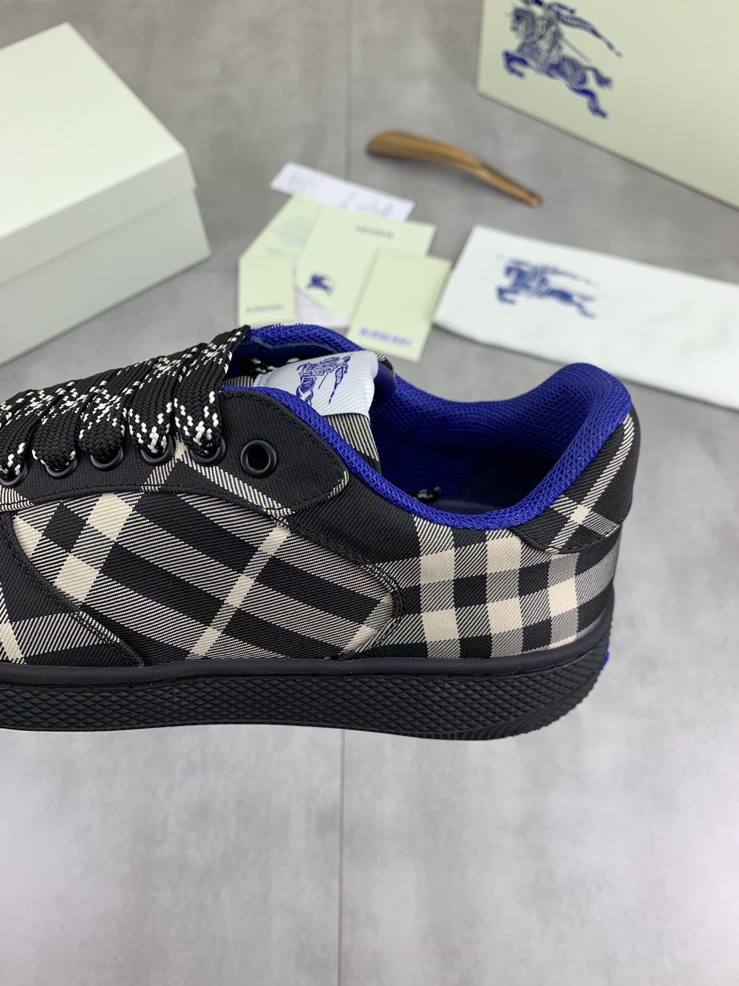 バーバリー「Burberry」バーバリー テラス スニーカー / レザースニーカー