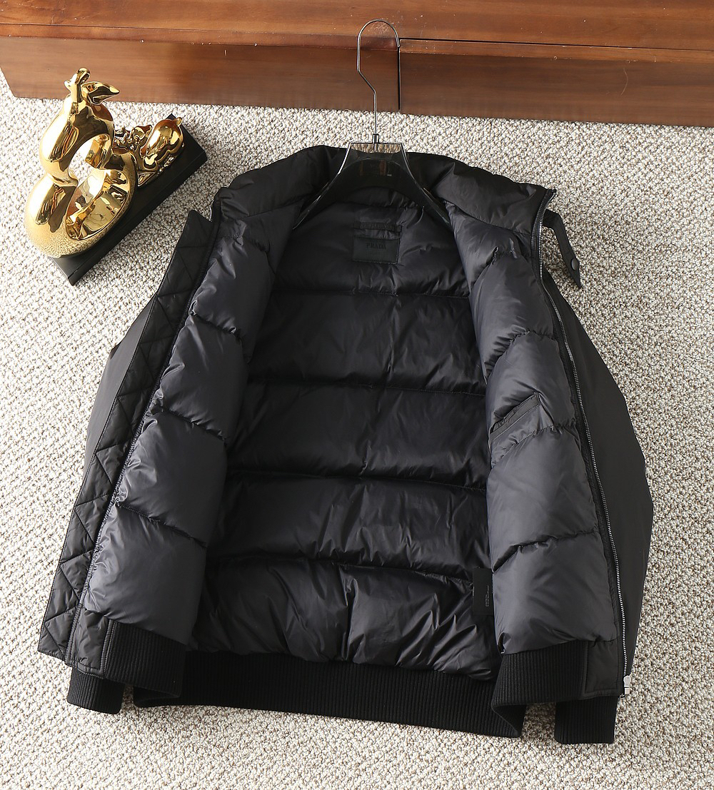 プラダ「Prada」秋冬ダウンジャケット